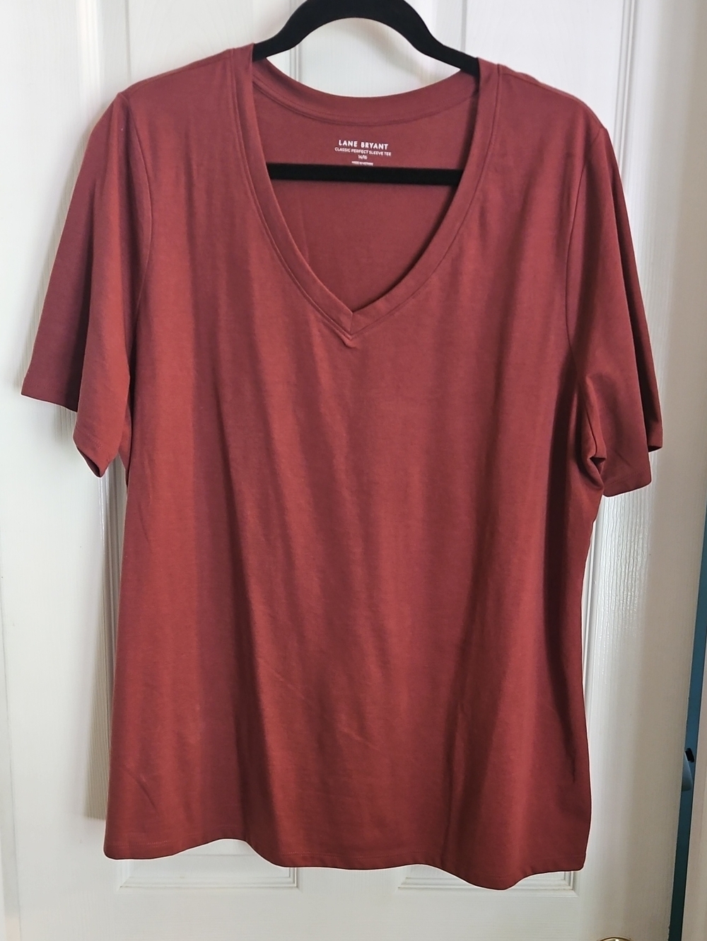 Lane Bryant Short-Sleeve V-Neck Tee in Rust Red 14/16